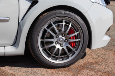 ルノー クリオRS シャシーカップ：シーフォの鍛造ホイールを装着する