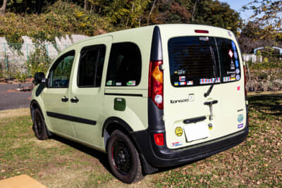 ルノー カングー クルール：この色は相当お気に入りで、歴代の車歴で一番長く、12年にわたり乗り続けられている要素のひとつ