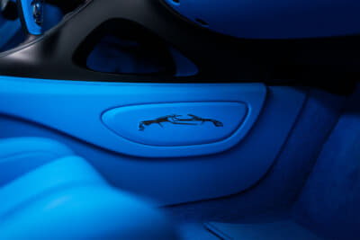 ブガッティ W16ミストラル：ブガッティの完璧さへの絶え間ない探求を完璧に反映している