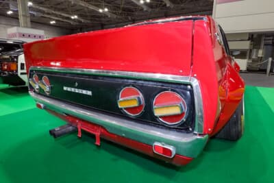 日産 4代目 スカイライン：テールでアピールするのも族車のカスタム法。インパクト抜群のチェリーテールを埋め込んでいる
