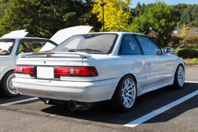 トヨタ 5代目 カローラレビン：この型では2ドアクーペのみの設定に。トヨタ 2代目 ソアラと同様、緩やかなに描く曲線デザインが特徴