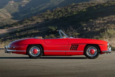 132万5000ドル（邦貨換算約2億670万円）で落札されたメルセデス・ベンツ「300SL ロードスター」（C）Courtesy of RM Sotheby's