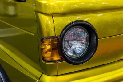 はろーすぺしゃるのスズキ 51T型 キャリイ：9代目51T型は、最も低いグレードのみ規格型丸目2灯ヘッドライトが採用された