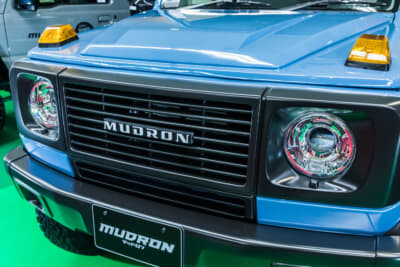 スズキ ジムニーシエラ MUDRON VINTAGE：専用のグリルを装着している