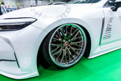 P's×Duexの製作したトヨタ クラウンセダン:ホイールはWORK ZEAST STXで、フロント21×10J+19、リア21×10.5J+25をチョイス