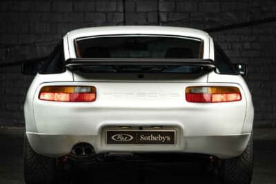 14万3750ユーロ(邦貨換算約2300万円)で落札されたポルシェ「928 S4 クラブスポーツ プロトタイプ」(C)Courtesy of RM Sotheby's