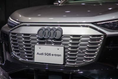 アウディ SQ6 e-tron：アップライトで力強いフロントエンドを実現