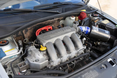 ルノー ルーテシアRS:2.0Lの直列4気筒エンジンを積む