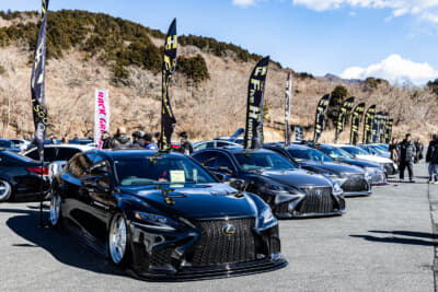 仲間同士の参加で、同一車種を並べていたオーナーたちも