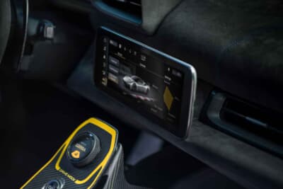 マセラティ GT2 ストラダーレ：ドライビング中に認識しやすいイエローでエリア区分を表示