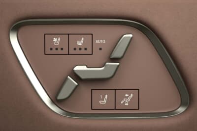 トヨタ センチュリー:3段階調整式のシートヒーターを装備