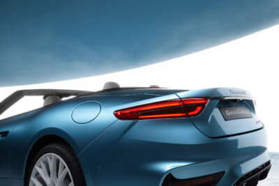 マセラティ グランカブリオ トロフェオ ONE of ONE–THE I.C.E.:ボディカラーはアイスリキッド トライコートを採用