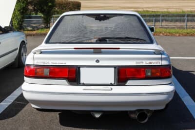 トヨタ 5代目 カローラレビン：主張するリアテールやストップランプ付リアスポイラーなど、1990年代のテイストが満載のリアビュー