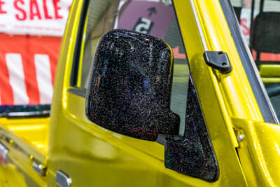 はろーすぺしゃるのスズキ 51T型 キャリイ：ドアミラーはラメ柄で仕上げている