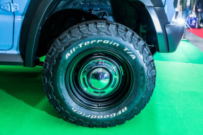 スズキ ジムニーシエラ MUDRON VINTAGE：ホイールはDEANのCROSS COUNTRYの16×6J＋5サイズ。225/75R16のBFグッドリッチ オールテレーンT/Aタイヤを組み合わせる