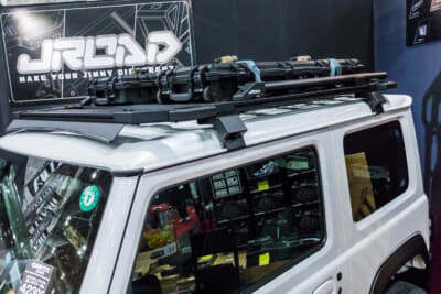 J-ROADのスズキ ジムニー:ルーフラックやリアラダーなどは、強度のあるアルミ合金を使用したうえで強靭な塗装を施している