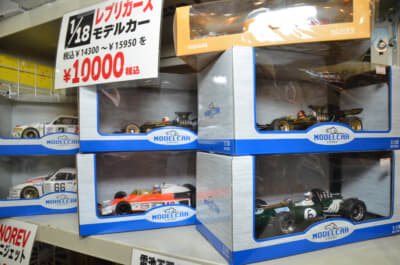 1/18スケールはちょっと大きめで高級志向のモデル