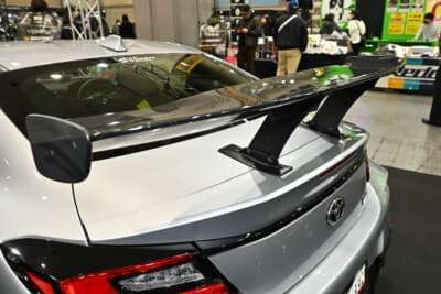 SCREEN & D2 GR86 ST2：リアにはGTウイングを装着する