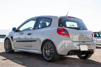 ルノー クリオRS シャシーカップ：ボディカラーは当時、日本には導入されなかったグリ・アスファルトと呼ばれるソリッドグレー