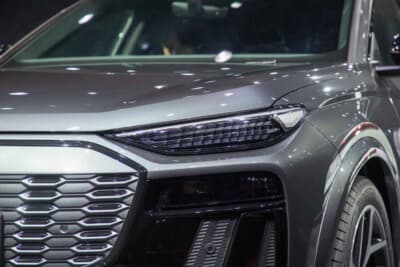 アウディ SQ6 e-tron：アクティブデジタルライトシグナチャーのマトリクスLEDヘッドライト