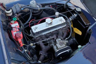 1959年製 ボルボ PV544：鉛バッテリーの入手が難しくなり、オプティマ製にしているが、オリジナル通り6Vのままだ。デストリビューターは123イグニッション、無接点フルトラへとポイント式から変更している