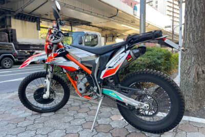 貯めてきた家に内緒の官房機密費も底が見えていたため、乗っていたバイク（KTMフリーライド250F）を売却し、タイヤ代に充てることに（涙）。オフロードは卒業か……