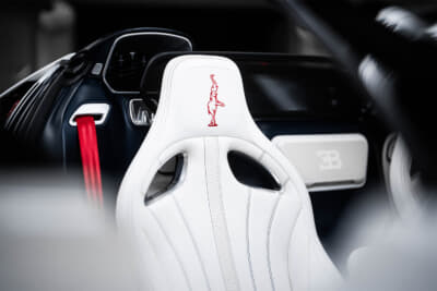 ブガッティ W16ミストラル：アクセントにイタリアン・レッドが採用された