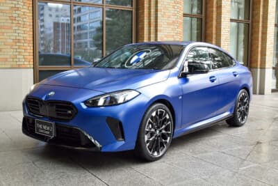 BMW M235 xDrive グランクーペ:最高出力300ps/最大トルク400Nmを発揮する2L 直列4気筒ターボを搭載する