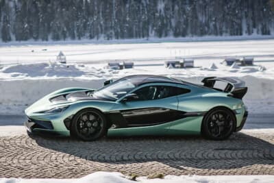 リマック ネヴェーラR：新しい大型ディフューザーを含むアグレッシブなエアロパッケージと組み合わされ、ダウンフォースを15％、空力効率を10％向上している