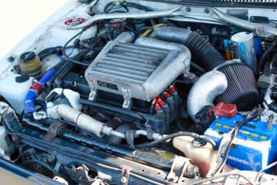 トヨタ 5代目 カローラレビン：エンジンはスーパーチャージャー仕様へと載せ替え済み。オーバーホールと同時に、ハイカムやハイコンプ化、大型クランクプーリーなどに変更