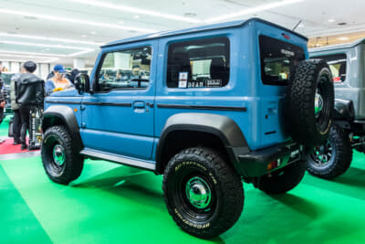 スズキ ジムニーシエラ MUDRON VINTAGE：特徴的なブルーグレーのボディカラーをまとう