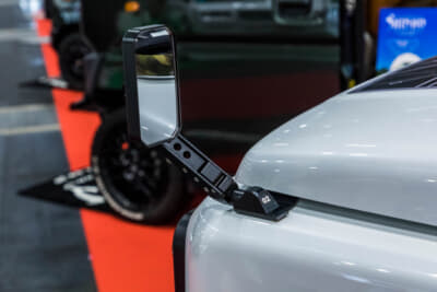 J-ROADのスズキ ジムニー:ノーズ部分にフェンダーミラーを装着