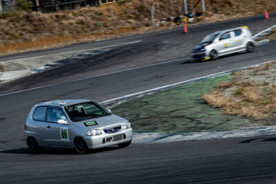 決勝はパイプ抜けで表彰台を逃したが、256号車 齋藤選手の速さには誰もが驚かされた。オフの間に新しいエンジンを組むというから期待したい