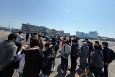 U-18運転予備校は、8歳以下の免許を持っていないお子さまたちが、クローズドの場所で低速ながらもクルマを運転できる体験型プログラム