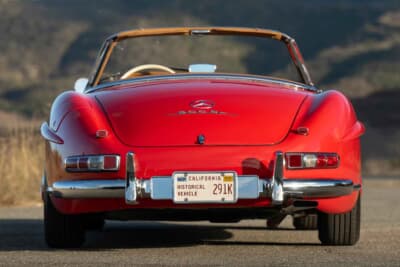 132万5000ドル（邦貨換算約2億670万円）で落札されたメルセデス・ベンツ「300SL ロードスター」（C）Courtesy of RM Sotheby's