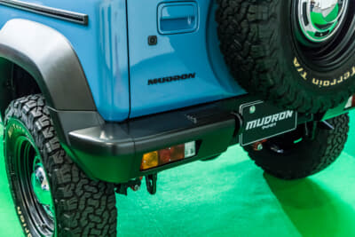 スズキ ジムニーシエラ MUDRON VINTAGE：装着位置を下げたリアバンパーとフェンダーエクステンションで構成されるリアまわり