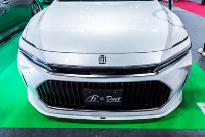 P's×Duexの製作したトヨタ クラウンセダン:派手なエアロが備わっているわけではないが、純正とは異なるスタイリッシュな雰囲気