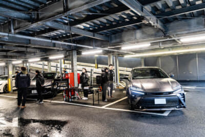 特別仕様車を2台展示したTHE CROWN 東京虎ノ門