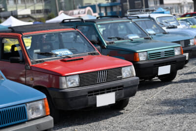 ヤングタイマー・フィアットである初代パンダたちも参加