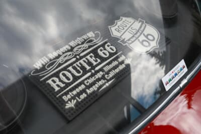 トヨタ スポーツ800:アメリカ好きを主張するアイテムが並べられている