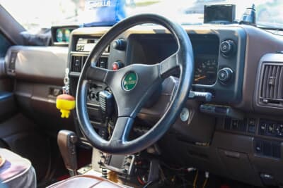 いすゞ 2代目 ビッグホーン ハンドリングバイロータス：実用性を重視したシンプルな作りのインパネ回り