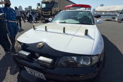 神奈川県警のパトカーが会場に登場