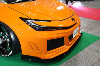 トヨタ プリウス:フロント、サイド、リアバンパーについては純正パーツから型を取りオリジナルアレンジを加えたエアロパーツを製作