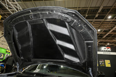 SCREEN & D2 GR86 ST2：SCREENのドライカーボンボンネットを採用する