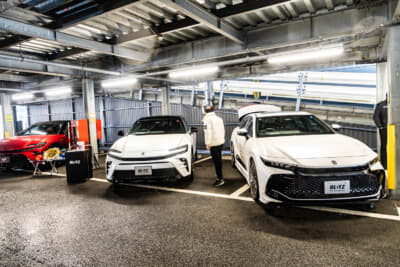 ブリッツブースでは車高調とデモカー2台を展示