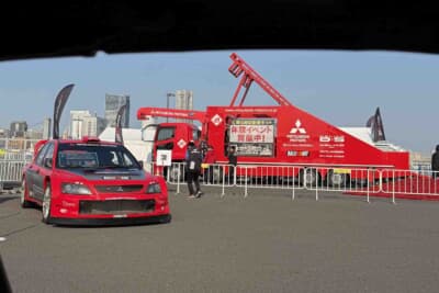 会場では、三菱4WD登坂キットが登場