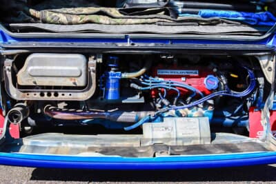 スバル 6代目 サンバー：荷室の後ろにエンジンを搭載するのがサンバーの特徴。これが“農道のポルシェ”と呼ばれる理由だ