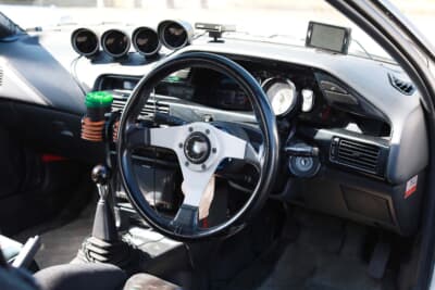 トヨタ 5代目 カローラレビン：水温、油温、油圧、ブース計を追加したインパネまわり