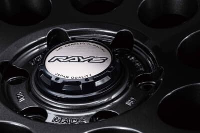 チームデイトナ D9 SPEC M：通常カラーと異なるセンターキャップにしてきたことからも、陣営の本気度が伝わってくる。単なる色変え版ではない熱を感じてほしい