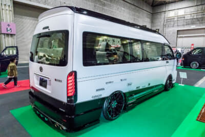 レガンス ハイエース ファインテックツアラー コンプリートカー：デモカーはワイドボディのスーパーロング／ハイルーフというハイエースの中でも最も巨大な車体